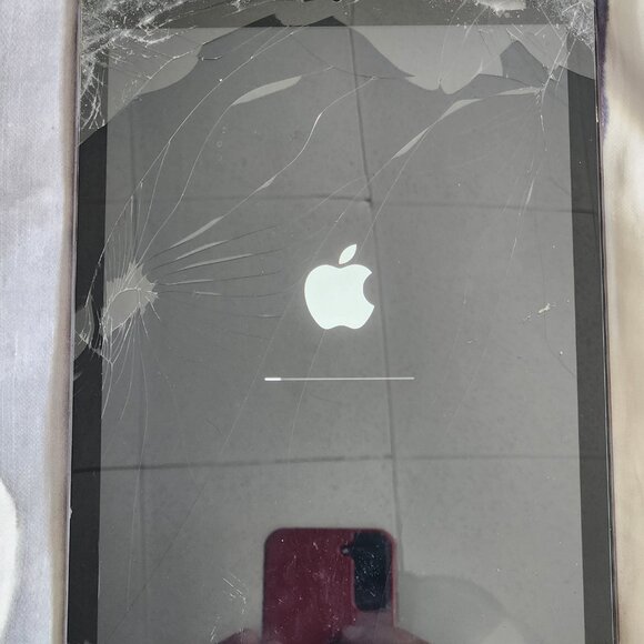 Apple iPad Air A1474 Tablet, 16GB, 9.7", WiFi Only, A7 Processor, w/Battery - Picture 6 of 14